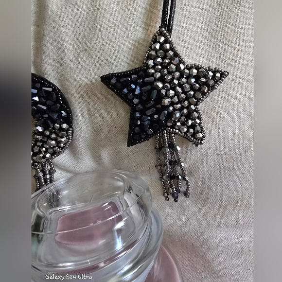 Yankee Candle & 2 Bag Charms 3 Piece Halloween Set: YC 22oz Candle & Moon / Star - Picture 5 of 13